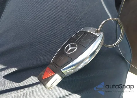 2010 Mercedes-Benz C 300 Luxury/Sport z USA, uszkodzony, nr VIN WDDGF5EB0AA396677